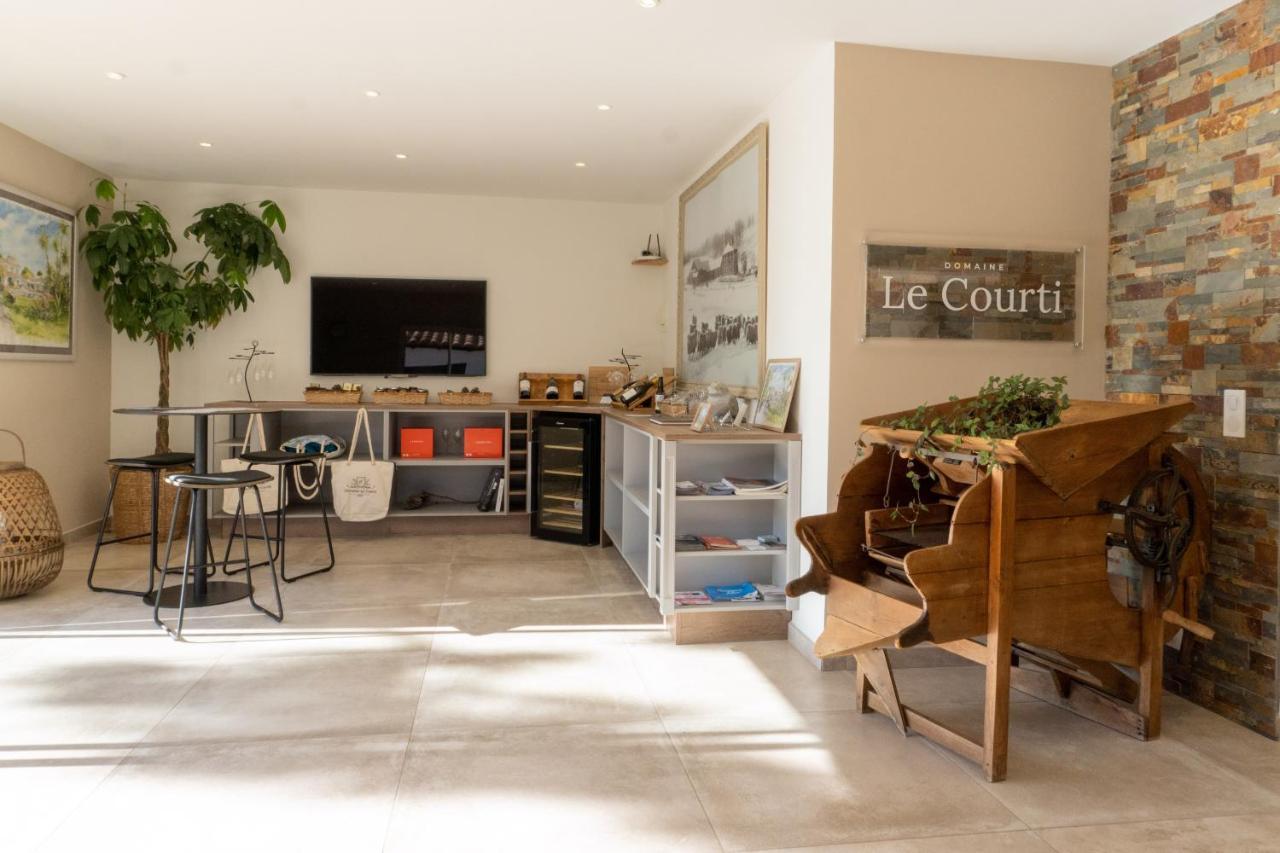 ホテル Domaine Le Courti - Adult Only Le Barcarès エクステリア 写真